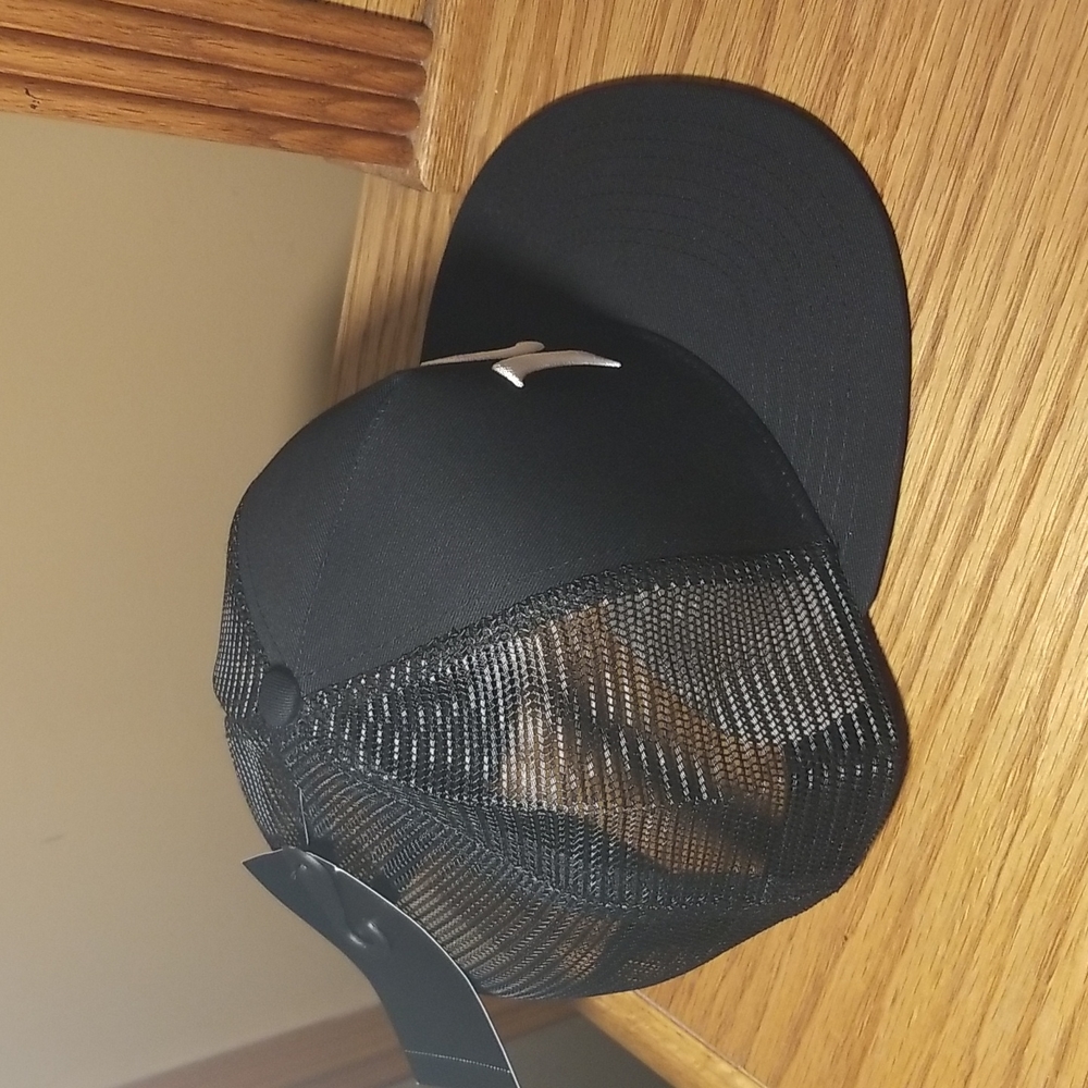 HURLEY SNAPBACK HAT - Picture 2 of 6